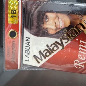 NEW 💯% human hair 17", in the color 1B.